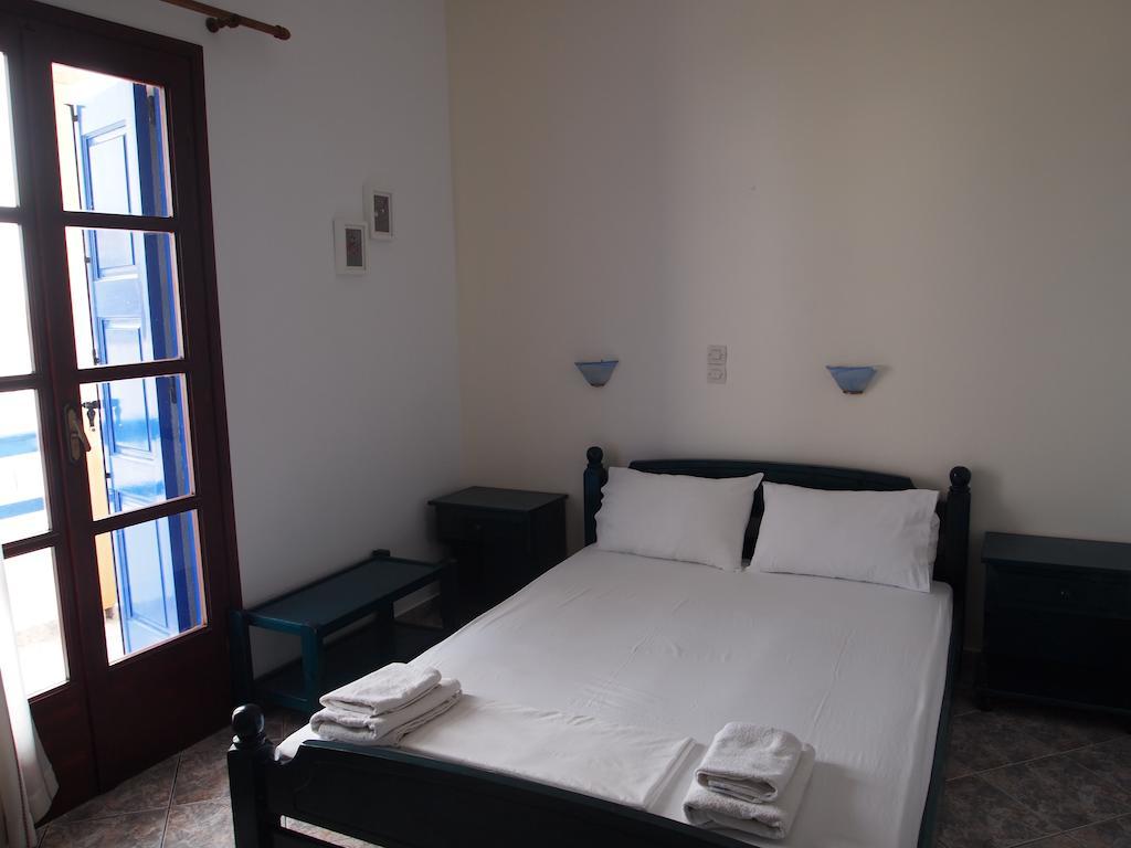 To Petrino Hotell Koufonisia Rum bild